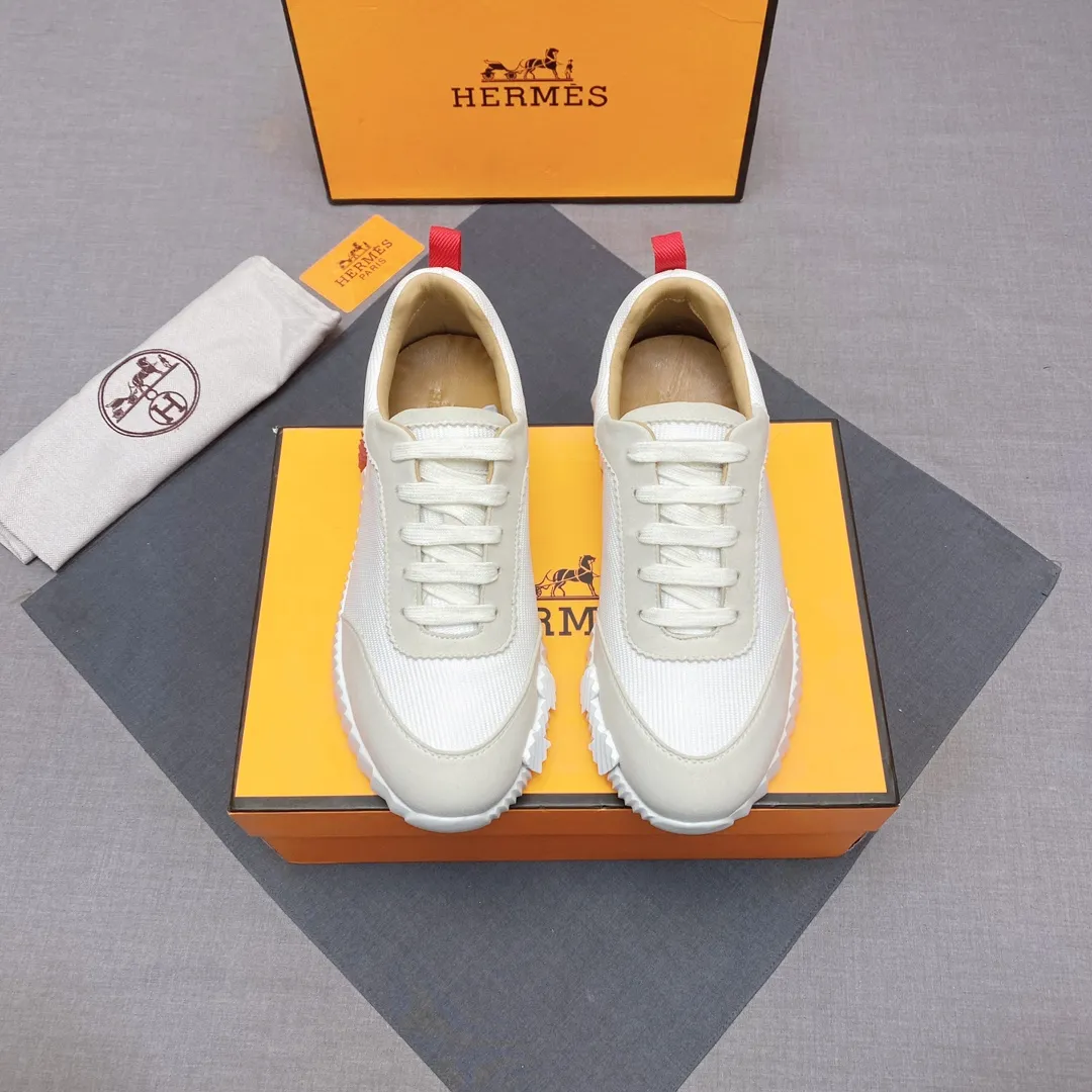 p400 Hermes Drift Sneaker flying knitted socks and sneakers. Original purchased and developed. H family men's classic series. Technical fly knitted fabrics are matched with cowhide. Socks and sneakers. Casual shoes. Sports dad shoes combine high-tech fly knitting and cowhide. H family exclusive button decoration on the side. The outsole is full of H italic design and bright colors to show vitality and continue the brand design inspiration. Stroll around the city lightly and feel free and comfortable. Exquisite packaging at the delivery counter 🛍📦 ▪️Fabric: Original custom fly weave + first-layer cowhide ▪️Inner lining: breathable lining ▪️Outsole: molded and evacuated PU+TPU material ▪️Sole thickness: 3.5CM ▪️Size: Men's 38-445 colors available No. 019